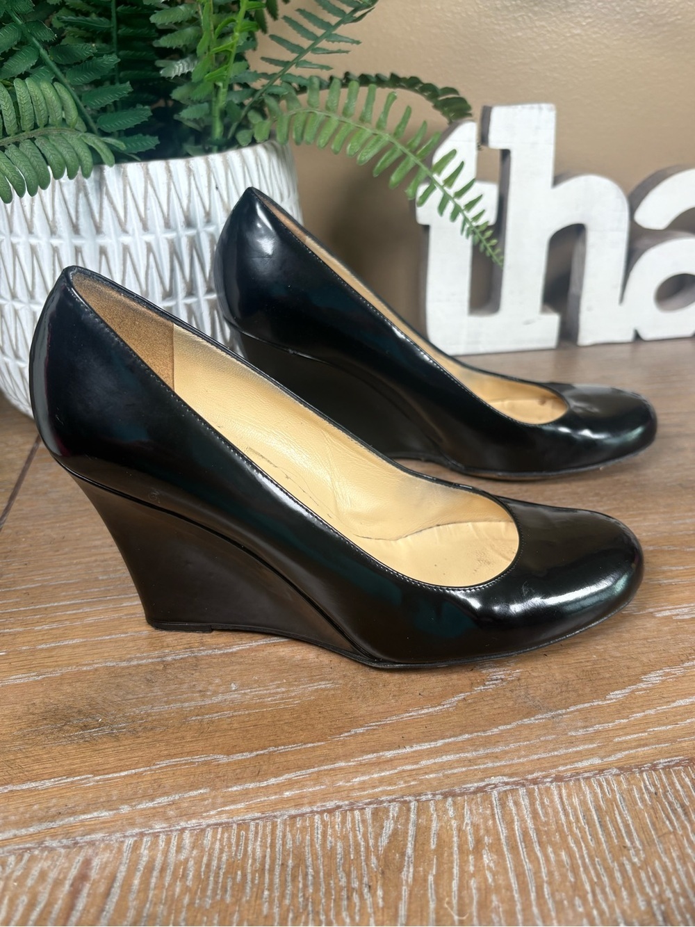 KATE SPADE NEW YORK AUTH $399
Women's Black Patent Leather Amory
Wedge Pump 5.5 - Picture 10 of 13